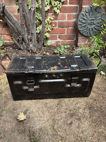 Militaria style lockable metal - style,