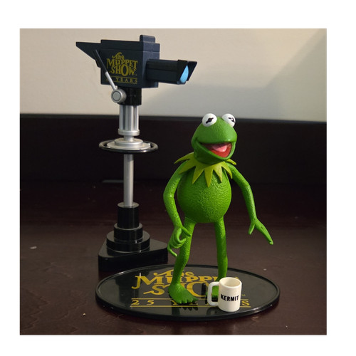Kermit the frog figure - kermit,