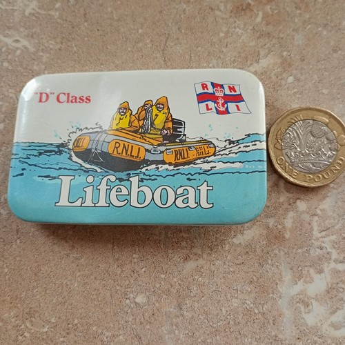 Lifeboat pin badge - badge, d