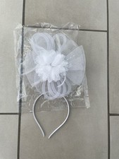 UNBRANDED. NEW!!!  LOVELY WHITE FEATHER. BEAD AND LACE FASCINATOR. CLIP OR BAND