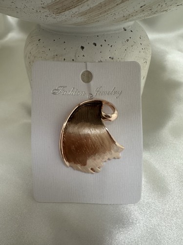 Strong magnetic brooch unusual - strong,