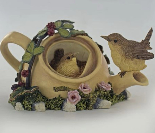 Birds wrens teapot - wrens, in