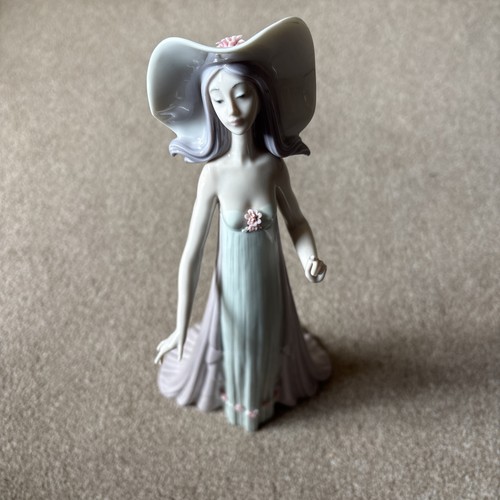 Lladro the debutante - "the, debutante"
