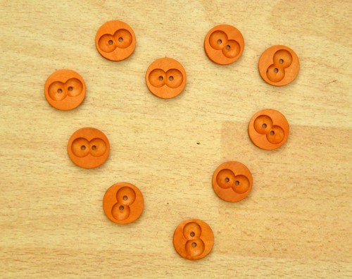 Joblot wooden buttons 20mm - ,