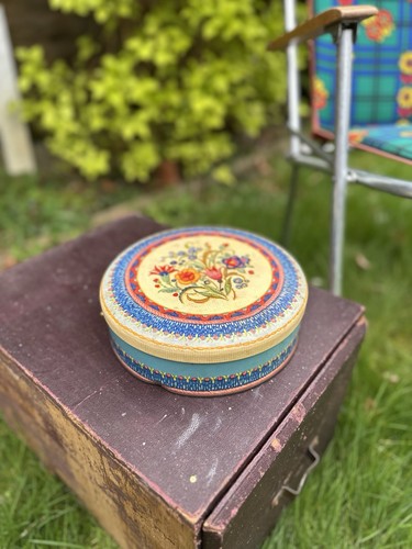 Vintage floral biscuit - biscuit, tin