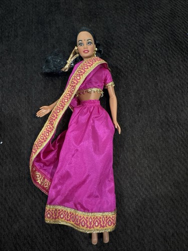 Barbie dolls the world - ,