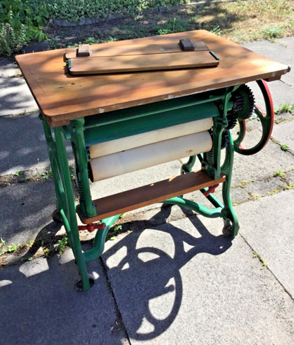 Cast iron pioneer mangle - cast,