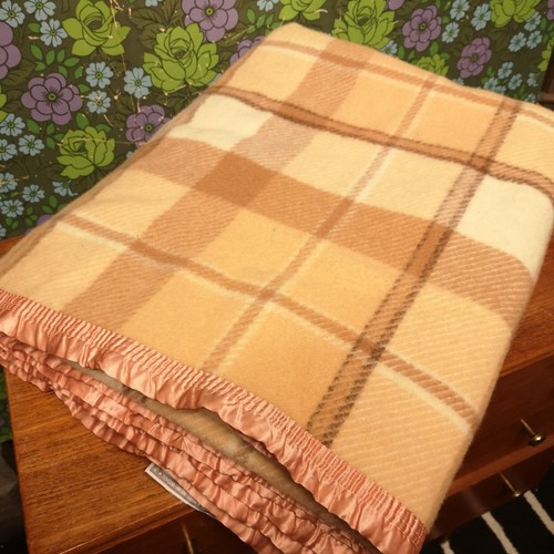 Peach brown vintage checked - peach,
