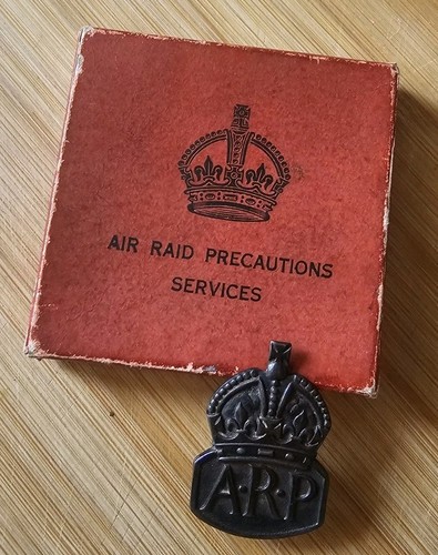 Ww2 arp silver badge - badge, with