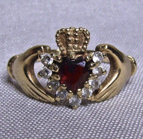 9ct yellow gold heart - gold,,