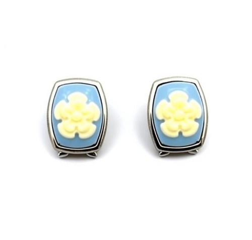 Wedgwood blue cream - &,