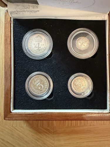London mint 1946 maundy set - mint,