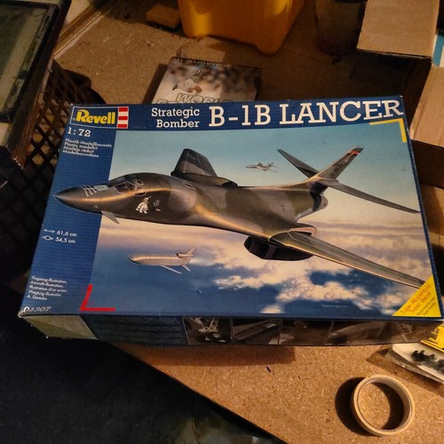 Revell rockwell bomber 1b - bomber, b-1b