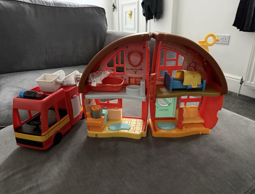 Bing play house and - , fire