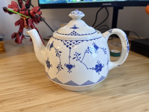 Furnivals blue denmark tea pot - blue,