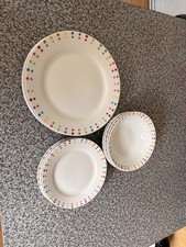 16 Piece Dinnerware Set -