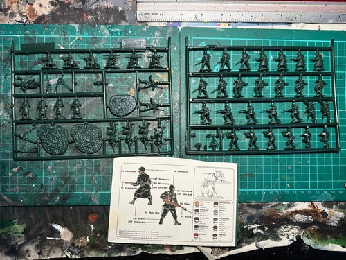 Vintage 1990s revell - vintage,