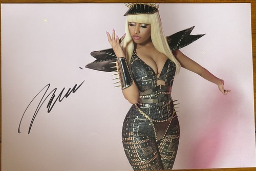 Nicki minaj autograph signed - autograph,