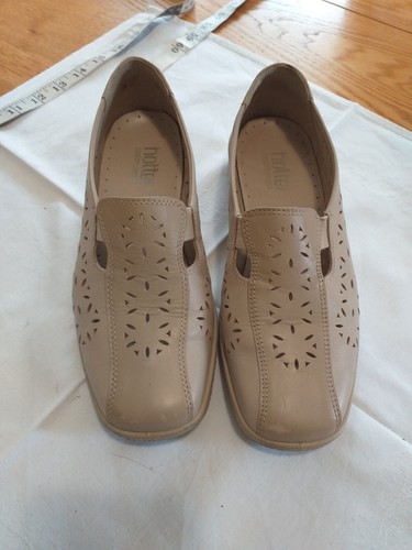 Ladies beige leather shoes - beige,
