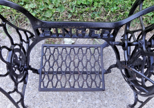 Antique singer cast iron - iron, base