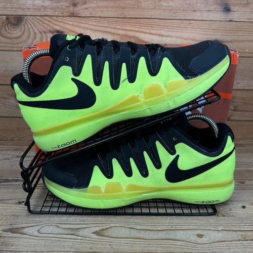 Nike tennis shoes - tennis, mens