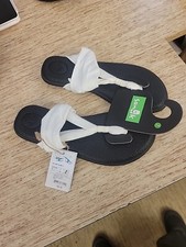 SANUK WHITE WITH YOGA SLING 2