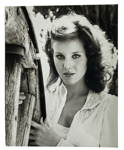 Claudia lonow knots landing - lonow,