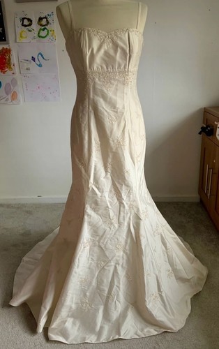Wedding dress size used - size,