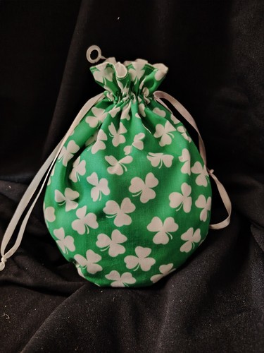 Green white shamrock - &,