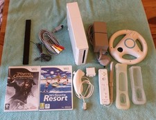 NINTENDO WII CONSOLE WHITE & GAMES