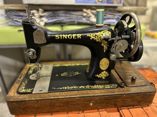 Singer hand cranked sewing - singer,