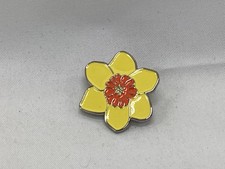 Yellow daffodil pin badge - yellow,