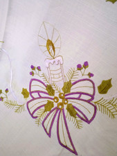PRETTY VINTAGE EMBROIDERED XMAS SQUARE TABLECLOTH 33 INCHES CANDLES & BOWS