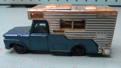 Vintage husky ford camper - husky,
