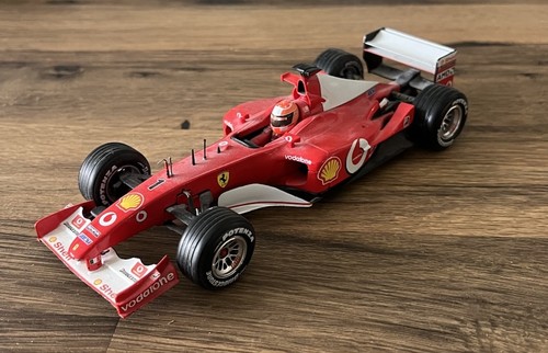 Hot wheels ferrari 2002 18 - f-2002, 1:18