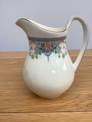 Vintage 1981 royal - royal, doulton
