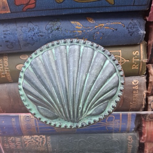 Stylish vintage trinket lidded - trinket,