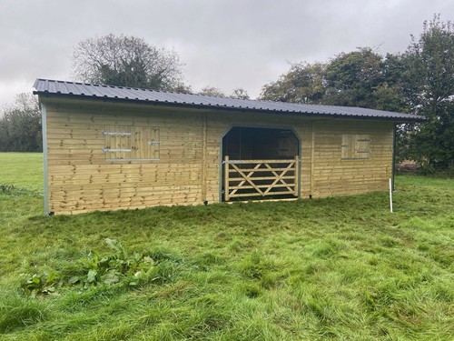 X36 stable shelter - /,