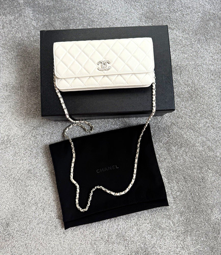 Chanel white quilted leather - quilted,