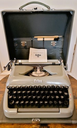 Erika portable typewriter - 10,