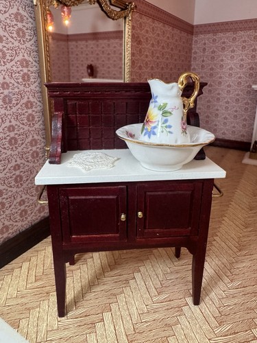 Dollshouse scale mack - scale,