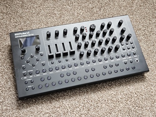 Roland synthesizer - sh-4d,