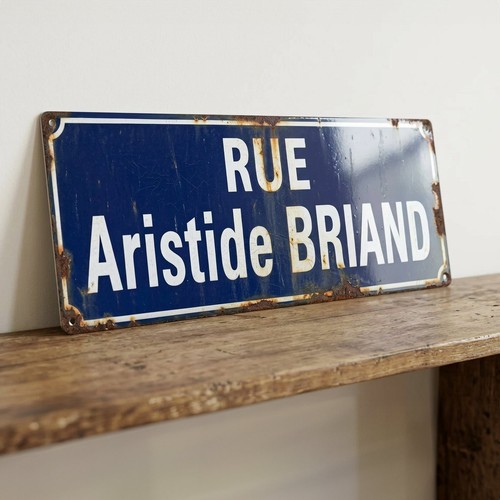 Rue aristide briand french - aristide,