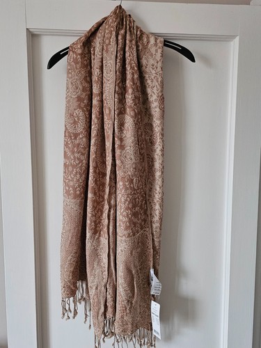 Beige paisley pattern - paisley,