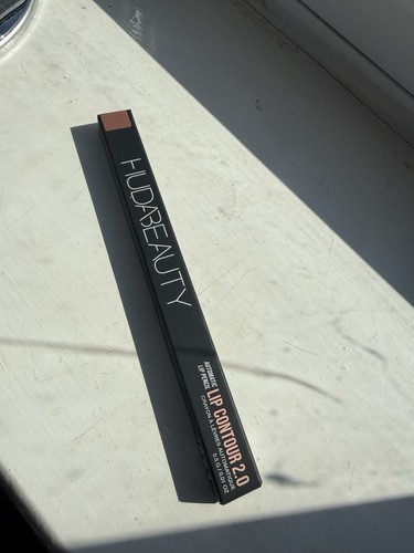 Huda beauty lip - lip, contour
