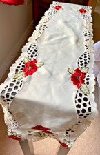 VINTAGE CREAM POLYESTER RED POPPY DESIGN EMBROIDERY TABLERUNNER ~ 56" x 11"