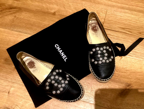 Chanel black calfskin leather - black,