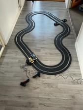 SCALEXTRIC MINI CHALLENGE BOXED SET. CLEAN TESTED AND WORKING WELL, 2 GREAT CARS