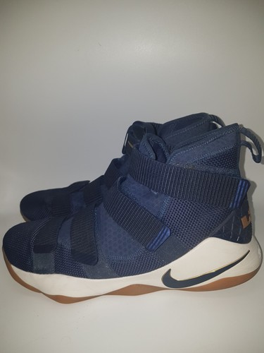 Nike bron soldier size - le,