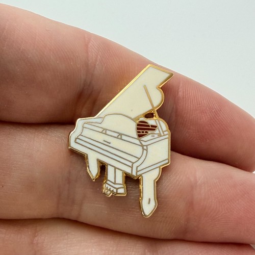 White grand piano - white, pin